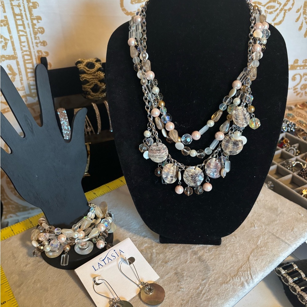 Earthy, Beachy  Necklace Set - Picture 5 of 11